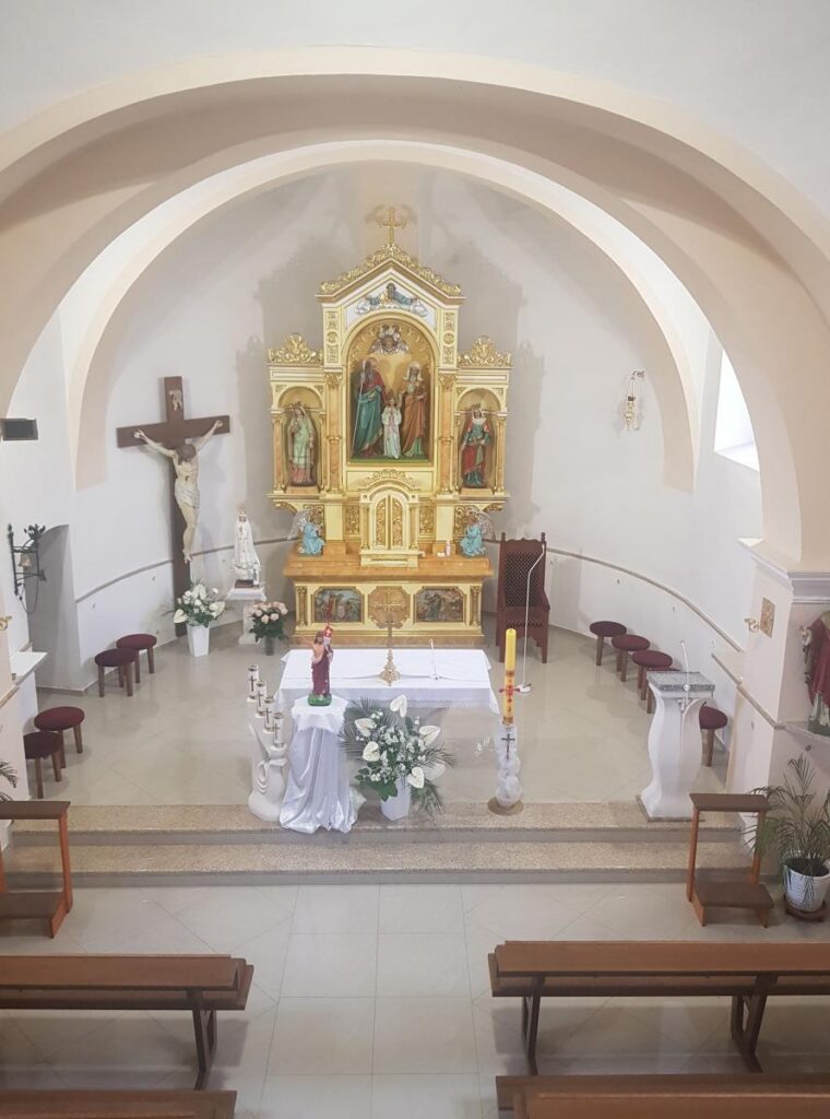 Kostol Obetovania Panny Márie v obci Tisinec