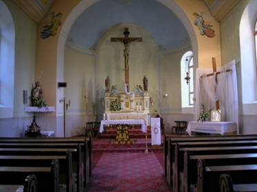 Interiér kostola pred konsekráciou