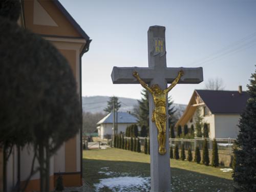 Exteriér Kostola Povýšenia sv. Kríža v Duplíne.