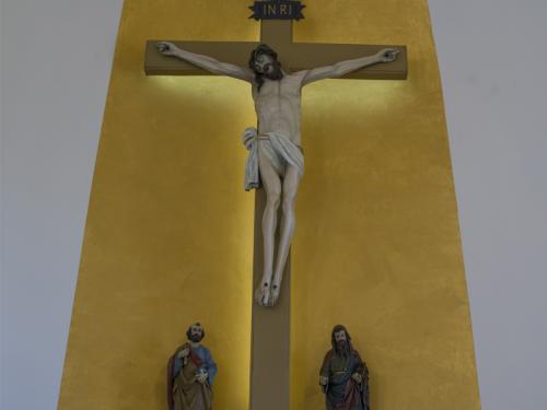 Interiér Kostola Povýšenia sv. Kríža v Duplíne.