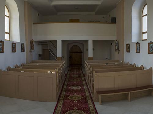 Interiér Kostola sv. Mikuláša v Stročíne.
